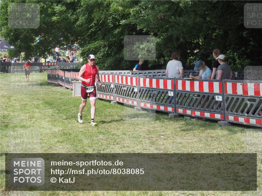 15.06.2025 - 27. Vierlanden-Triathlon KatJ http://msf.ph/oto/8038085 15.06.2025 11:31:54 Schwimmen  meine-sportfotos.de