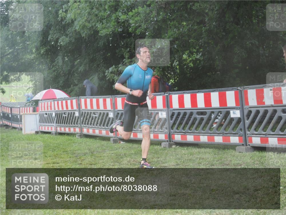 21.06.2025 - 27. Vierlanden-Triathlon KatJ http://msf.ph/oto/8038088 15.06.2025 14:20:02 Ziel 1310 meine-sportfotos.de