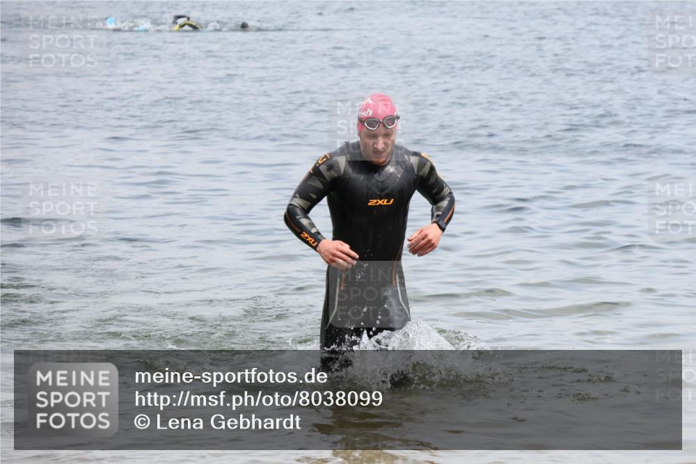 21.06.2025 - 27. Vierlanden-Triathlon Lena Gebhardt http://msf.ph/oto/8038099 15.06.2025 12:09:23 Schwimmen 1029, 1030, 1031 meine-sportfotos.de