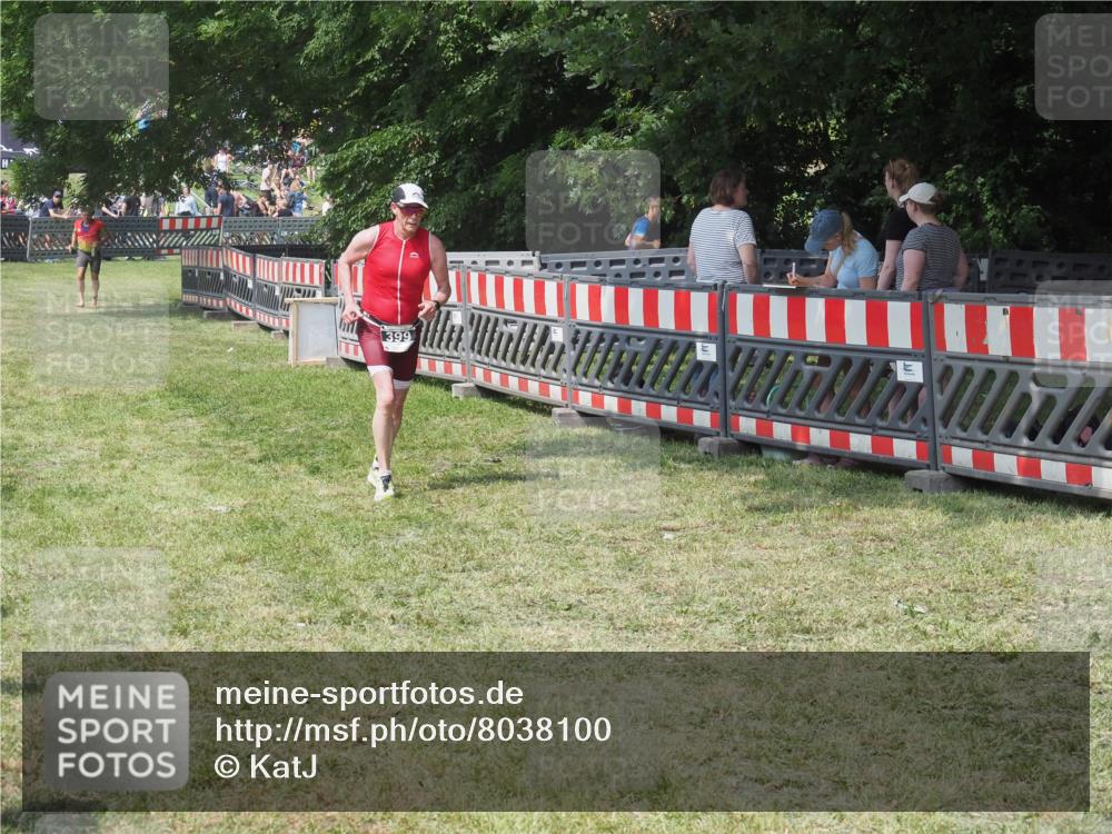 15.06.2025 - 27. Vierlanden-Triathlon KatJ http://msf.ph/oto/8038100 15.06.2025 11:31:54 Schwimmen  meine-sportfotos.de