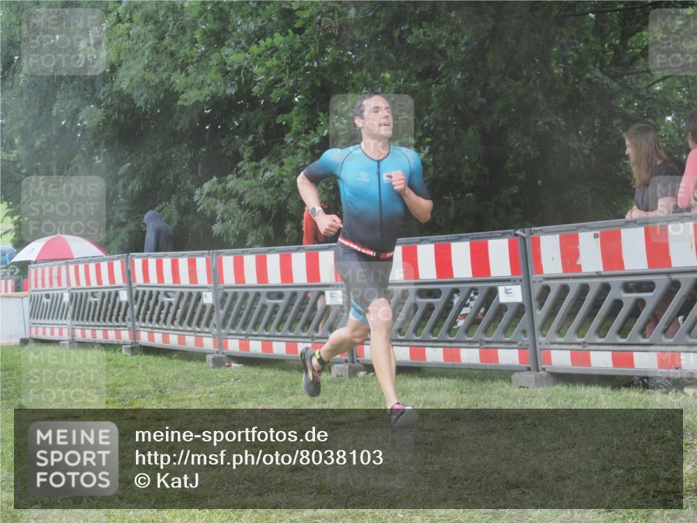 21.06.2025 - 27. Vierlanden-Triathlon KatJ http://msf.ph/oto/8038103 15.06.2025 14:20:02 Ziel 1310 meine-sportfotos.de