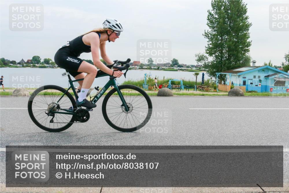 15.06.2025 - 27. Vierlanden-Triathlon H.Heesch http://msf.ph/oto/8038107 15.06.2025 10:55:39 Radfahren 221, 521, 528 meine-sportfotos.de