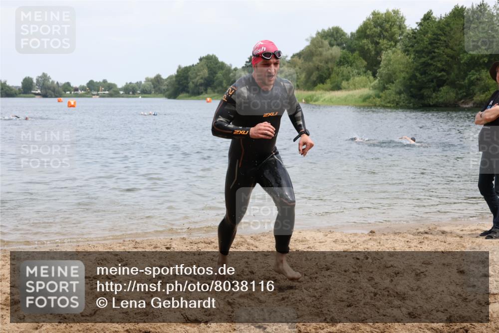 21.06.2025 - 27. Vierlanden-Triathlon Lena Gebhardt http://msf.ph/oto/8038116 15.06.2025 12:09:27 Schwimmen 1029, 1030, 1031 meine-sportfotos.de