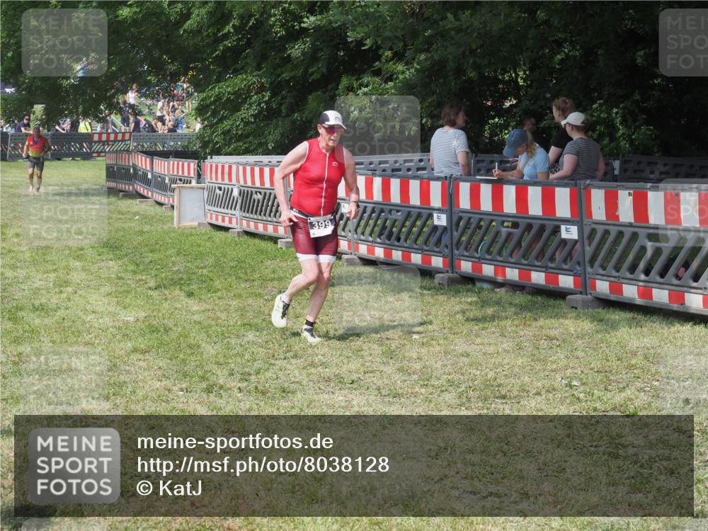 15.06.2025 - 27. Vierlanden-Triathlon KatJ http://msf.ph/oto/8038128 15.06.2025 11:31:54 Schwimmen  meine-sportfotos.de