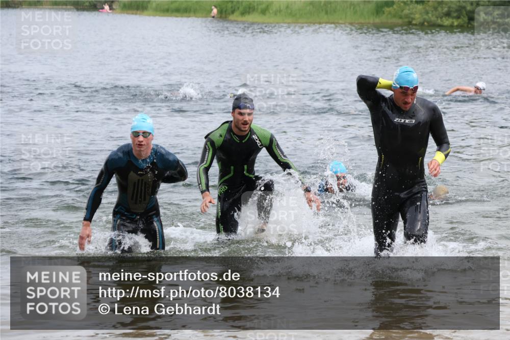 21.06.2025 - 27. Vierlanden-Triathlon Lena Gebhardt http://msf.ph/oto/8038134 15.06.2025 12:10:14 Schwimmen 1039, 1040, 1041, 1042, 1043 meine-sportfotos.de