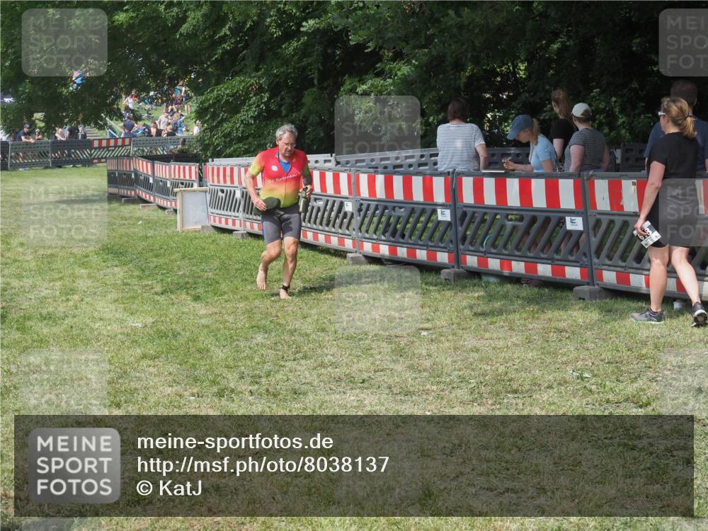 15.06.2025 - 27. Vierlanden-Triathlon KatJ http://msf.ph/oto/8038137 15.06.2025 11:32:03 Schwimmen  meine-sportfotos.de