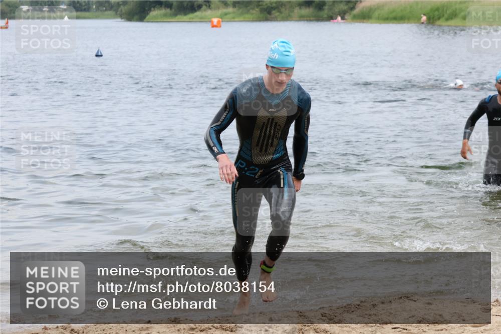 21.06.2025 - 27. Vierlanden-Triathlon Lena Gebhardt http://msf.ph/oto/8038154 15.06.2025 12:10:17 Schwimmen 1039, 1040, 1041, 1042, 1043 meine-sportfotos.de