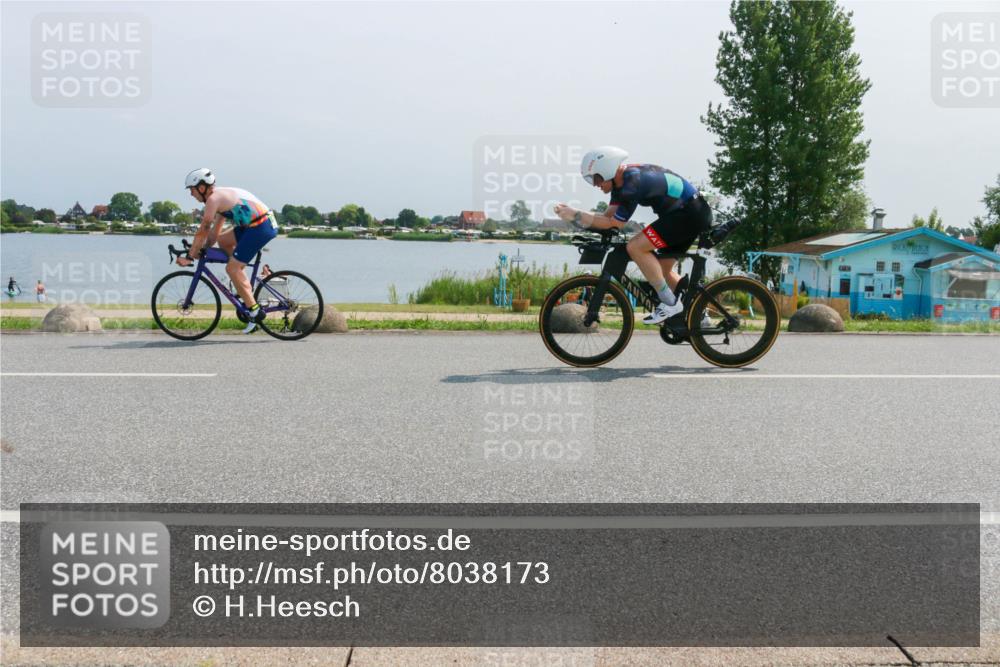 21.06.2025 - 27. Vierlanden-Triathlon H.Heesch http://msf.ph/oto/8038173 15.06.2025 11:48:12 Radfahren 657, 701, 859, 862 meine-sportfotos.de