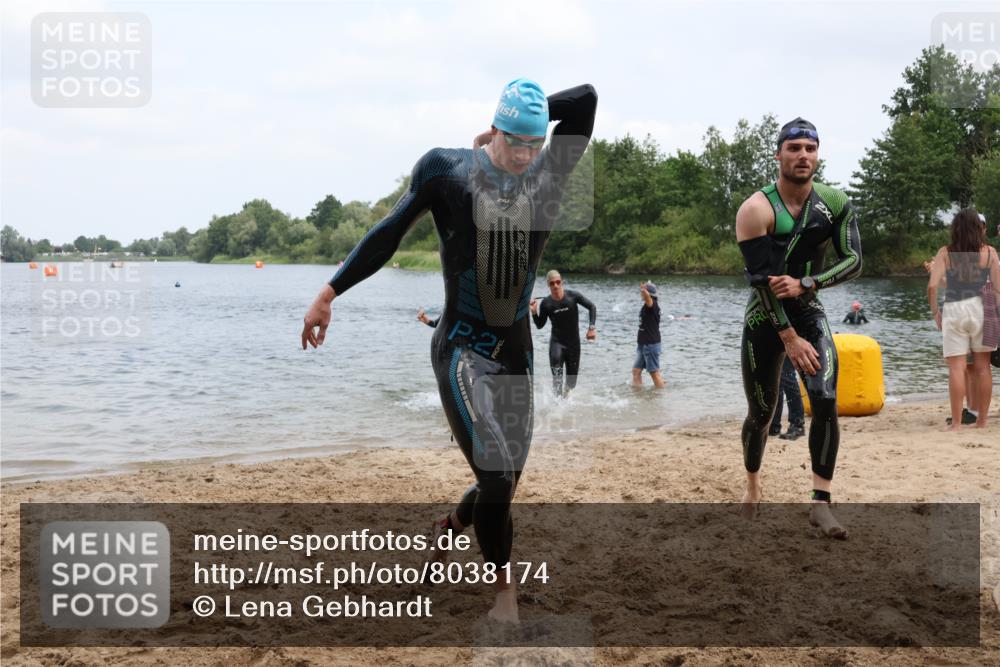 21.06.2025 - 27. Vierlanden-Triathlon Lena Gebhardt http://msf.ph/oto/8038174 15.06.2025 12:10:19 Schwimmen 1039, 1040, 1041, 1042, 1043 meine-sportfotos.de