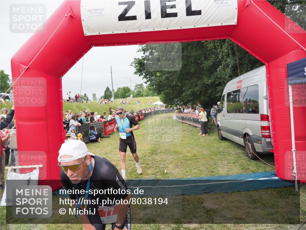 21.06.2025 - 27. Vierlanden-Triathlon MichiJ http://msf.ph/oto/8038194 15.06.2026 13:15:46 Ziel 77, 722 meine-sportfotos.de
