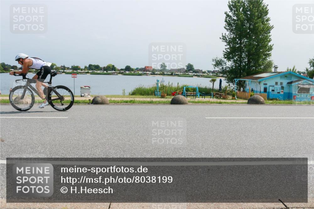 21.06.2025 - 27. Vierlanden-Triathlon H.Heesch http://msf.ph/oto/8038199 15.06.2025 11:48:28 Radfahren 866 meine-sportfotos.de