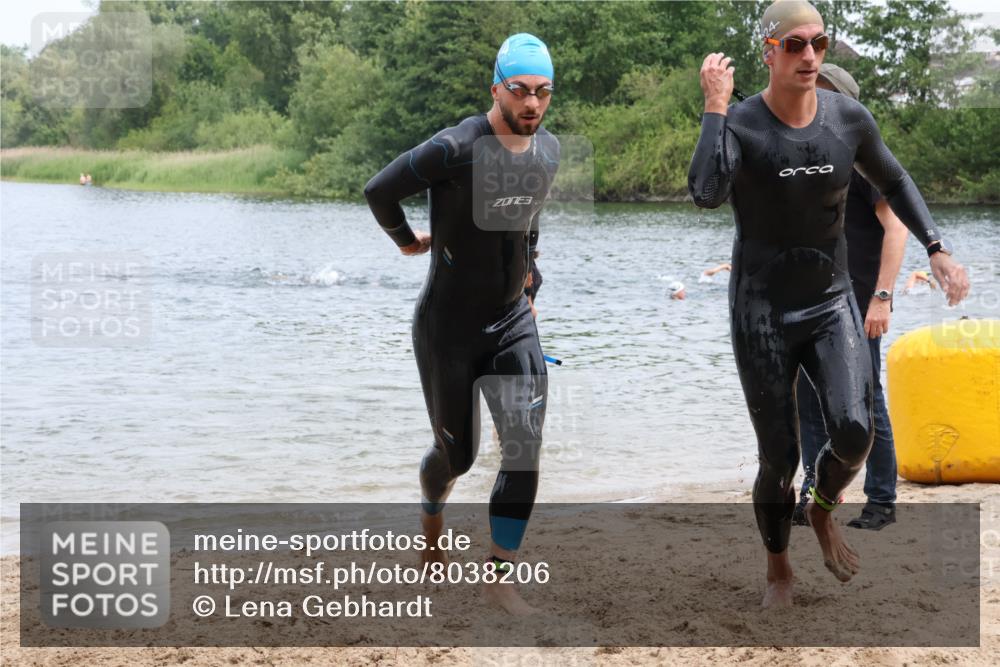 21.06.2025 - 27. Vierlanden-Triathlon Lena Gebhardt http://msf.ph/oto/8038206 15.06.2025 12:10:22 Schwimmen 1039, 1040, 1041, 1042, 1043 meine-sportfotos.de