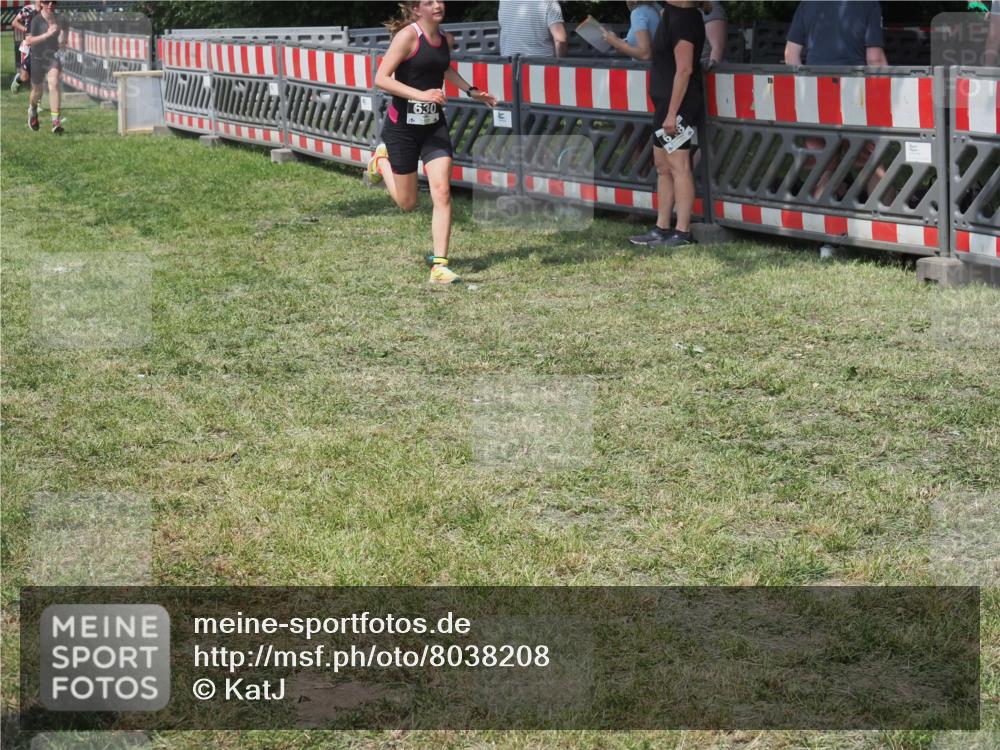 15.06.2025 - 27. Vierlanden-Triathlon KatJ http://msf.ph/oto/8038208 15.06.2025 11:32:10 Schwimmen  meine-sportfotos.de
