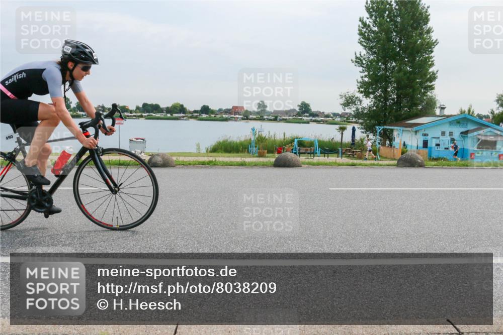 15.06.2025 - 27. Vierlanden-Triathlon H.Heesch http://msf.ph/oto/8038209 15.06.2025 10:56:15 Radfahren 490 meine-sportfotos.de