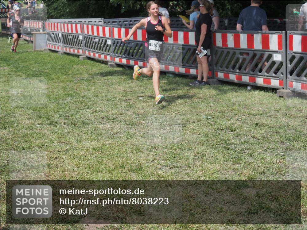 15.06.2025 - 27. Vierlanden-Triathlon KatJ http://msf.ph/oto/8038223 15.06.2025 11:32:10 Schwimmen  meine-sportfotos.de