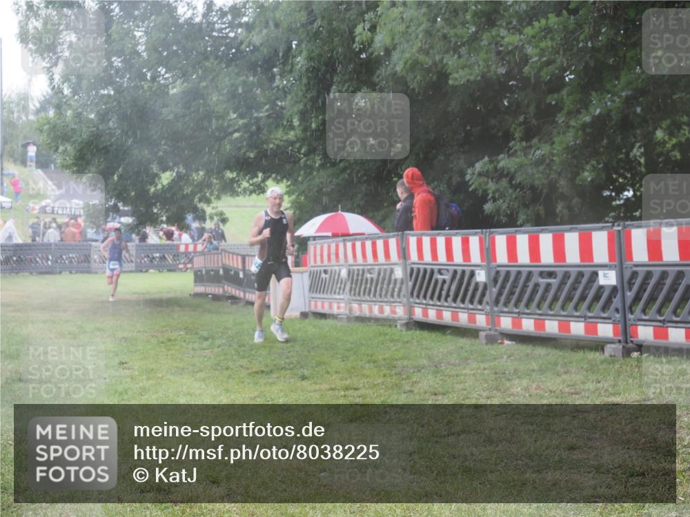 21.06.2025 - 27. Vierlanden-Triathlon KatJ http://msf.ph/oto/8038225 15.06.2025 14:20:25 Ziel 1242, 1285 meine-sportfotos.de