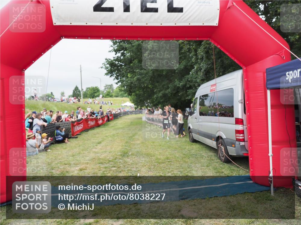 21.06.2025 - 27. Vierlanden-Triathlon MichiJ http://msf.ph/oto/8038227 15.06.2026 13:16:00 Ziel 793 meine-sportfotos.de