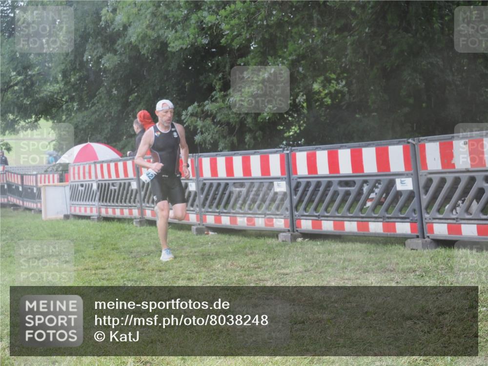 21.06.2025 - 27. Vierlanden-Triathlon KatJ http://msf.ph/oto/8038248 15.06.2025 14:20:27 Ziel 1242, 1285 meine-sportfotos.de