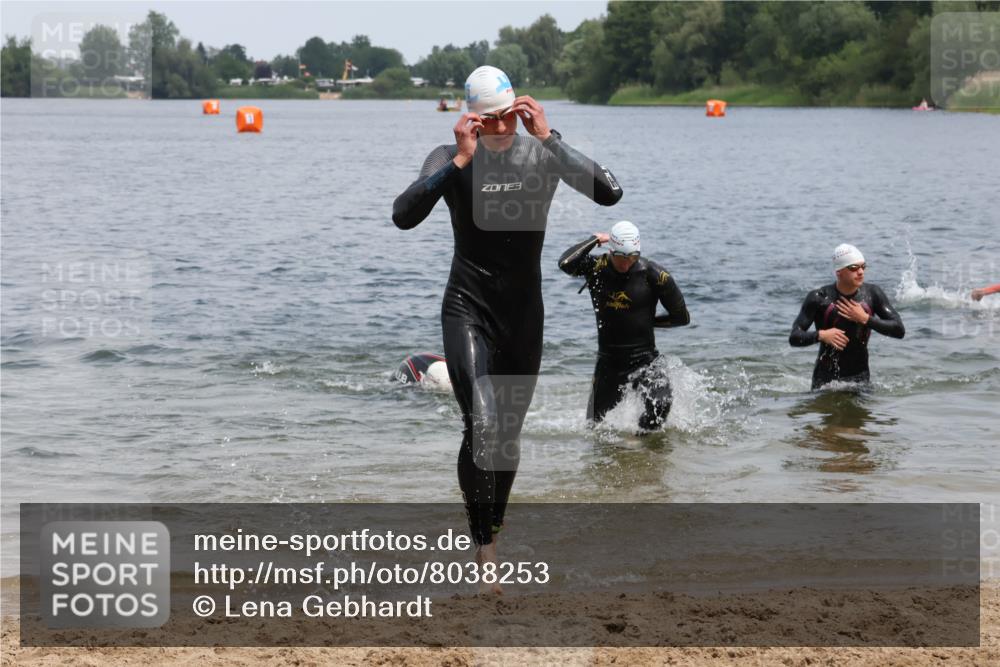 21.06.2025 - 27. Vierlanden-Triathlon Lena Gebhardt http://msf.ph/oto/8038253 15.06.2025 12:10:53 Schwimmen 1044, 1045, 1047, 1048 meine-sportfotos.de