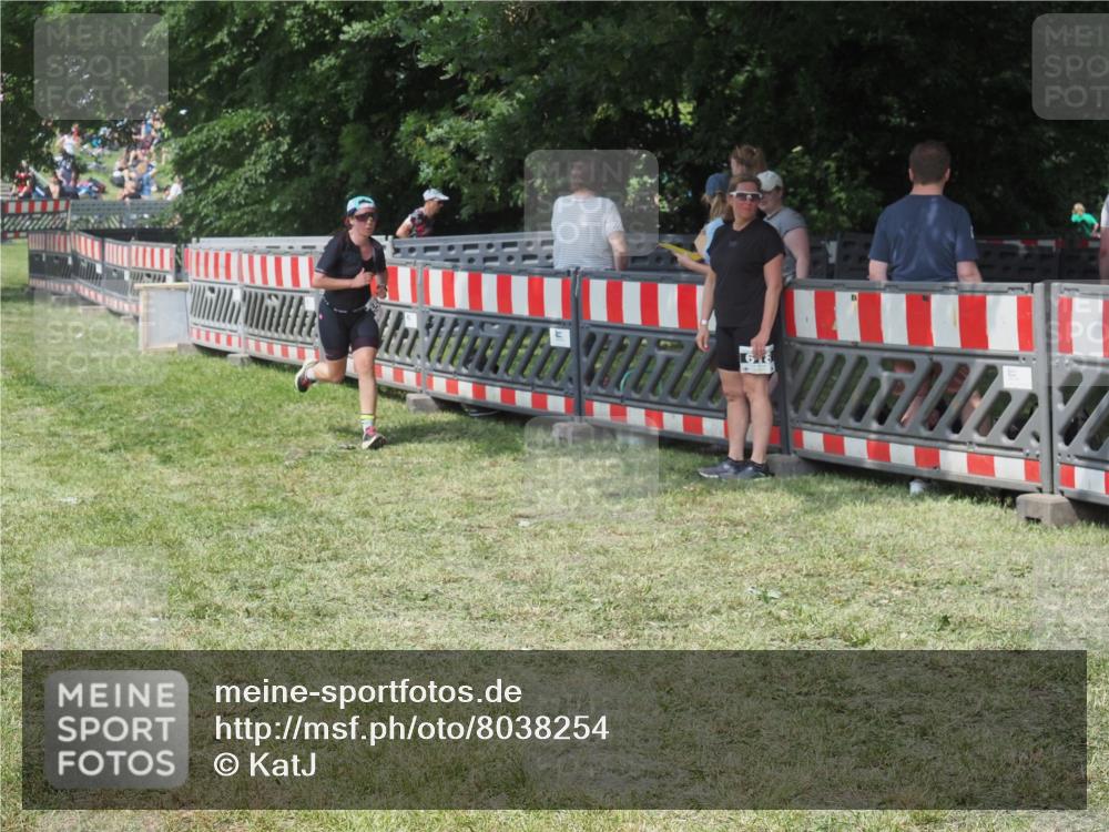 15.06.2025 - 27. Vierlanden-Triathlon KatJ http://msf.ph/oto/8038254 15.06.2025 11:32:12 Schwimmen  meine-sportfotos.de
