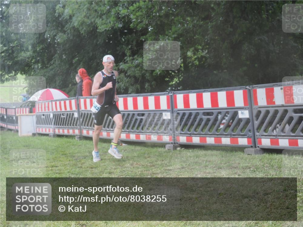 21.06.2025 - 27. Vierlanden-Triathlon KatJ http://msf.ph/oto/8038255 15.06.2025 14:20:27 Ziel 1242, 1285 meine-sportfotos.de