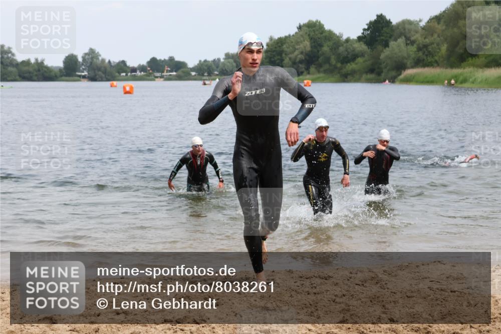 21.06.2025 - 27. Vierlanden-Triathlon Lena Gebhardt http://msf.ph/oto/8038261 15.06.2025 12:10:54 Schwimmen 1044, 1045, 1046, 1047, 1048 meine-sportfotos.de