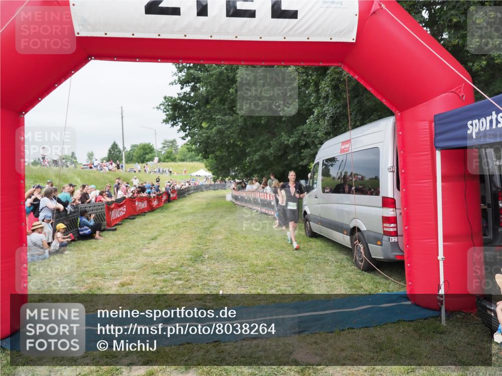 21.06.2025 - 27. Vierlanden-Triathlon MichiJ http://msf.ph/oto/8038264 15.06.2026 13:16:01 Ziel 793 meine-sportfotos.de