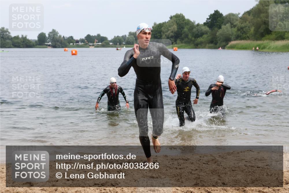 21.06.2025 - 27. Vierlanden-Triathlon Lena Gebhardt http://msf.ph/oto/8038266 15.06.2025 12:10:54 Schwimmen 1044, 1045, 1046, 1047, 1048 meine-sportfotos.de