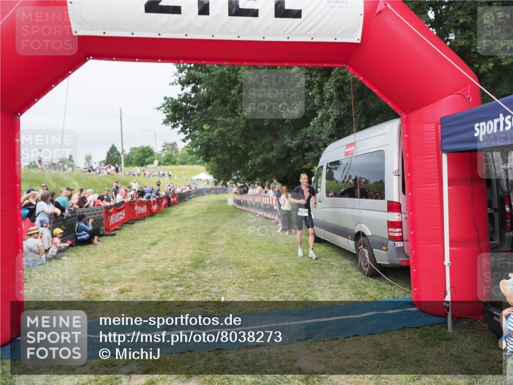 21.06.2025 - 27. Vierlanden-Triathlon MichiJ http://msf.ph/oto/8038273 15.06.2026 13:16:01 Ziel 793 meine-sportfotos.de