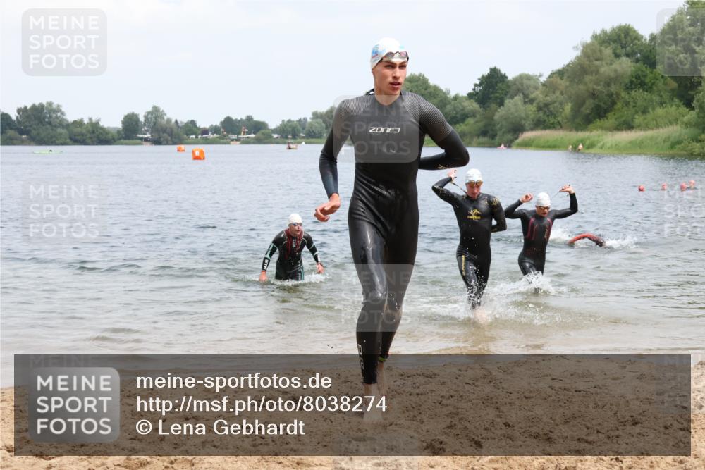 21.06.2025 - 27. Vierlanden-Triathlon Lena Gebhardt http://msf.ph/oto/8038274 15.06.2025 12:10:55 Schwimmen 1044, 1045, 1046, 1047, 1048 meine-sportfotos.de