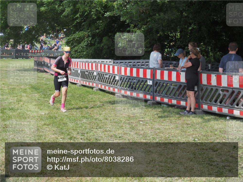 15.06.2025 - 27. Vierlanden-Triathlon KatJ http://msf.ph/oto/8038286 15.06.2025 11:32:20 Schwimmen  meine-sportfotos.de