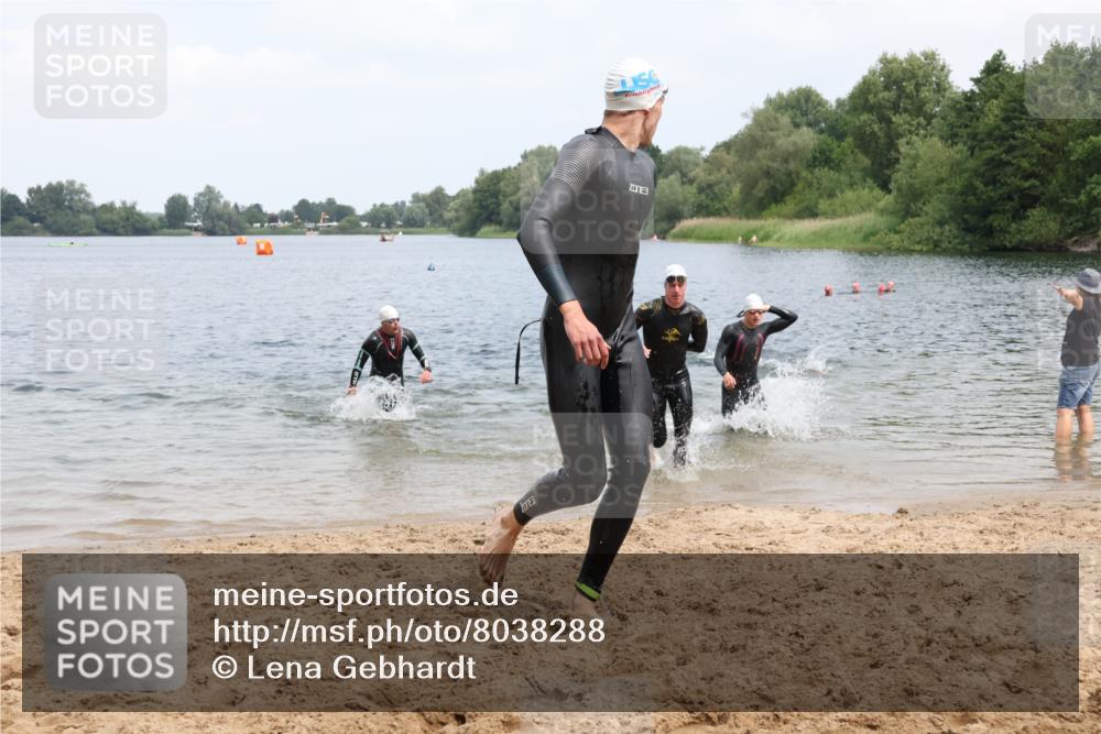 21.06.2025 - 27. Vierlanden-Triathlon Lena Gebhardt http://msf.ph/oto/8038288 15.06.2025 12:10:55 Schwimmen 1044, 1045, 1046, 1047, 1048 meine-sportfotos.de
