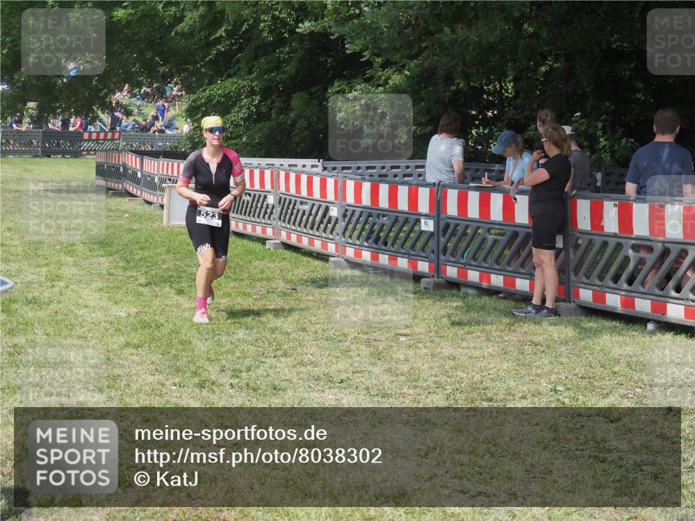 15.06.2025 - 27. Vierlanden-Triathlon KatJ http://msf.ph/oto/8038302 15.06.2025 11:32:21 Schwimmen  meine-sportfotos.de