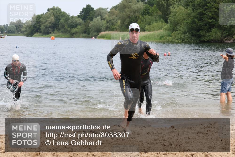 21.06.2025 - 27. Vierlanden-Triathlon Lena Gebhardt http://msf.ph/oto/8038307 15.06.2025 12:10:57 Schwimmen 1044, 1045, 1046, 1047, 1048 meine-sportfotos.de