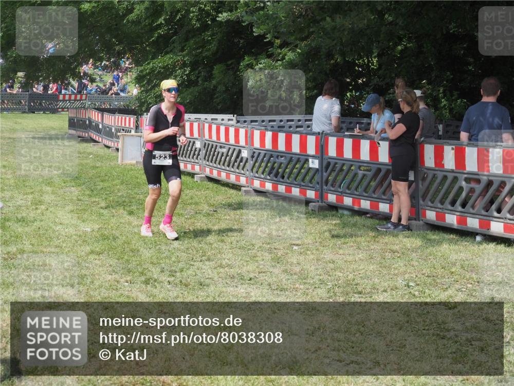 15.06.2025 - 27. Vierlanden-Triathlon KatJ http://msf.ph/oto/8038308 15.06.2025 11:32:21 Schwimmen  meine-sportfotos.de
