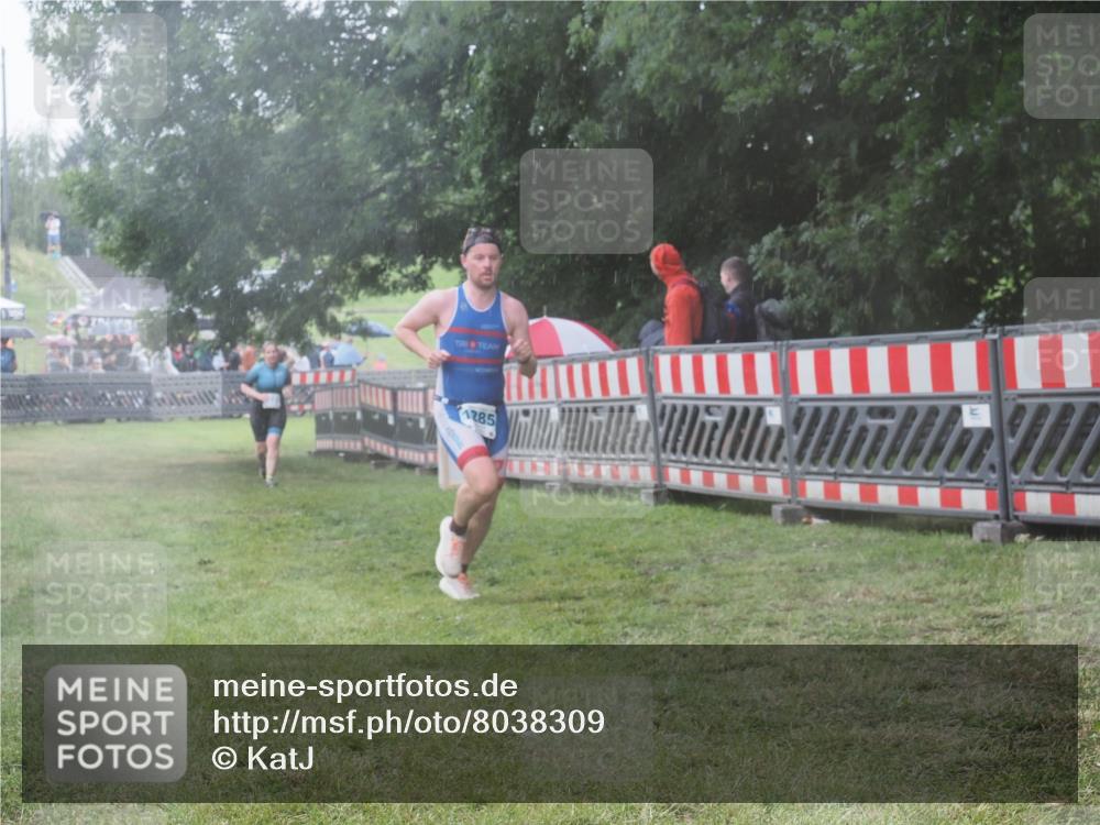 21.06.2025 - 27. Vierlanden-Triathlon KatJ http://msf.ph/oto/8038309 15.06.2025 14:20:30 Ziel 1225, 1242, 1285 meine-sportfotos.de