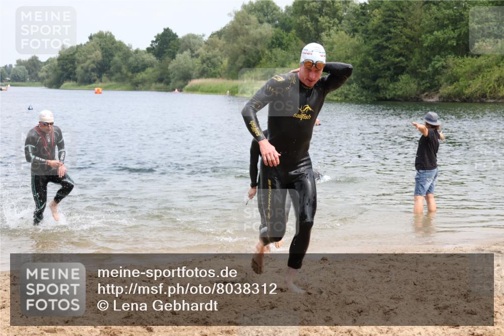 21.06.2025 - 27. Vierlanden-Triathlon Lena Gebhardt http://msf.ph/oto/8038312 15.06.2025 12:10:57 Schwimmen 1044, 1045, 1046, 1047, 1048 meine-sportfotos.de