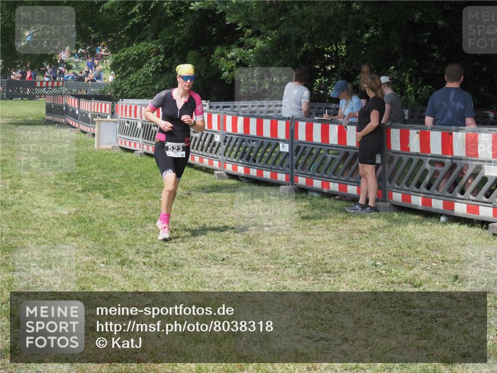 15.06.2025 - 27. Vierlanden-Triathlon KatJ http://msf.ph/oto/8038318 15.06.2025 11:32:21 Schwimmen  meine-sportfotos.de