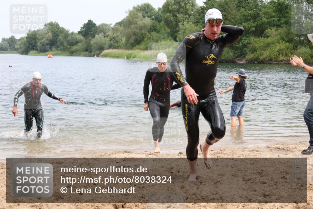 21.06.2025 - 27. Vierlanden-Triathlon Lena Gebhardt http://msf.ph/oto/8038324 15.06.2025 12:10:58 Schwimmen 1044, 1045, 1046, 1047, 1048 meine-sportfotos.de
