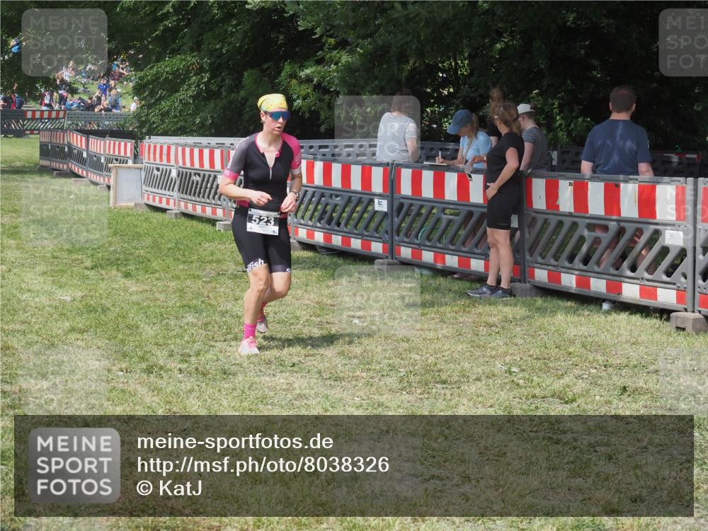 15.06.2025 - 27. Vierlanden-Triathlon KatJ http://msf.ph/oto/8038326 15.06.2025 11:32:22 Schwimmen  meine-sportfotos.de