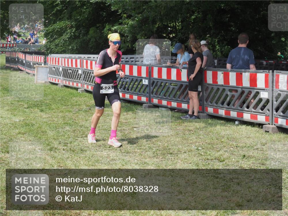 15.06.2025 - 27. Vierlanden-Triathlon KatJ http://msf.ph/oto/8038328 15.06.2025 11:32:22 Schwimmen  meine-sportfotos.de