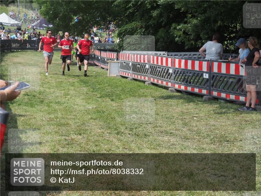 15.06.2025 - 27. Vierlanden-Triathlon KatJ http://msf.ph/oto/8038332 15.06.2025 11:32:35 Schwimmen  meine-sportfotos.de