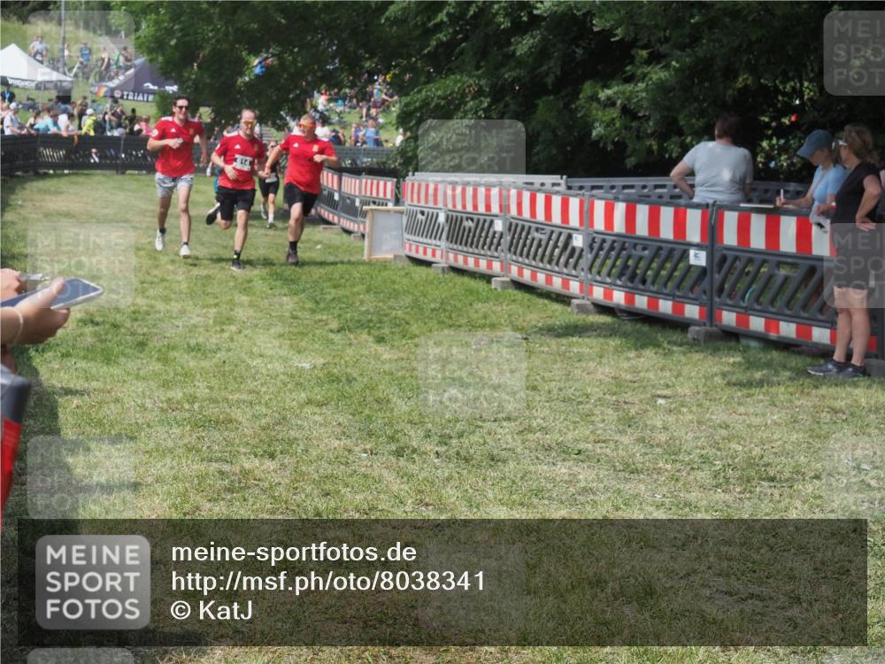 15.06.2025 - 27. Vierlanden-Triathlon KatJ http://msf.ph/oto/8038341 15.06.2025 11:32:35 Schwimmen  meine-sportfotos.de