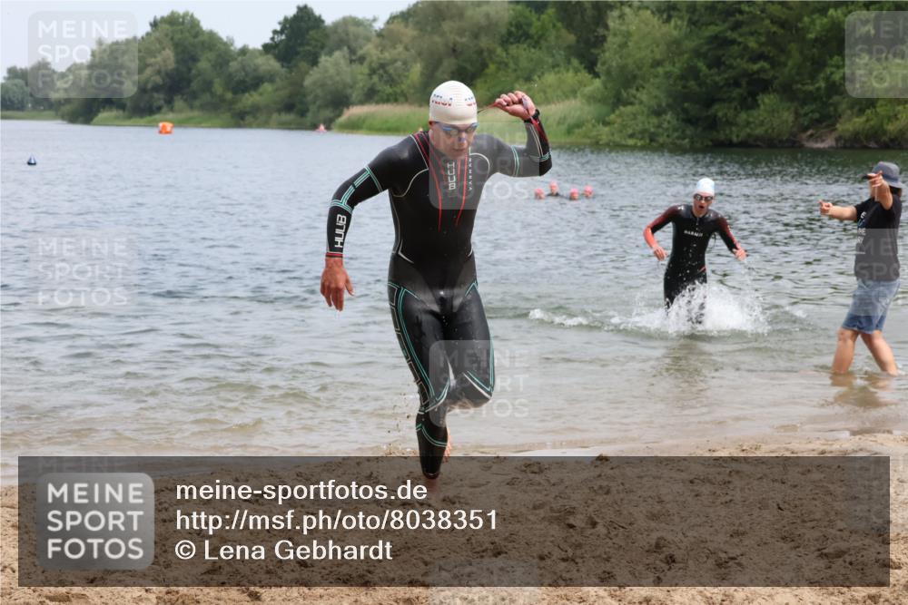 21.06.2025 - 27. Vierlanden-Triathlon Lena Gebhardt http://msf.ph/oto/8038351 15.06.2025 12:11:00 Schwimmen 1044, 1045, 1046, 1047, 1048 meine-sportfotos.de