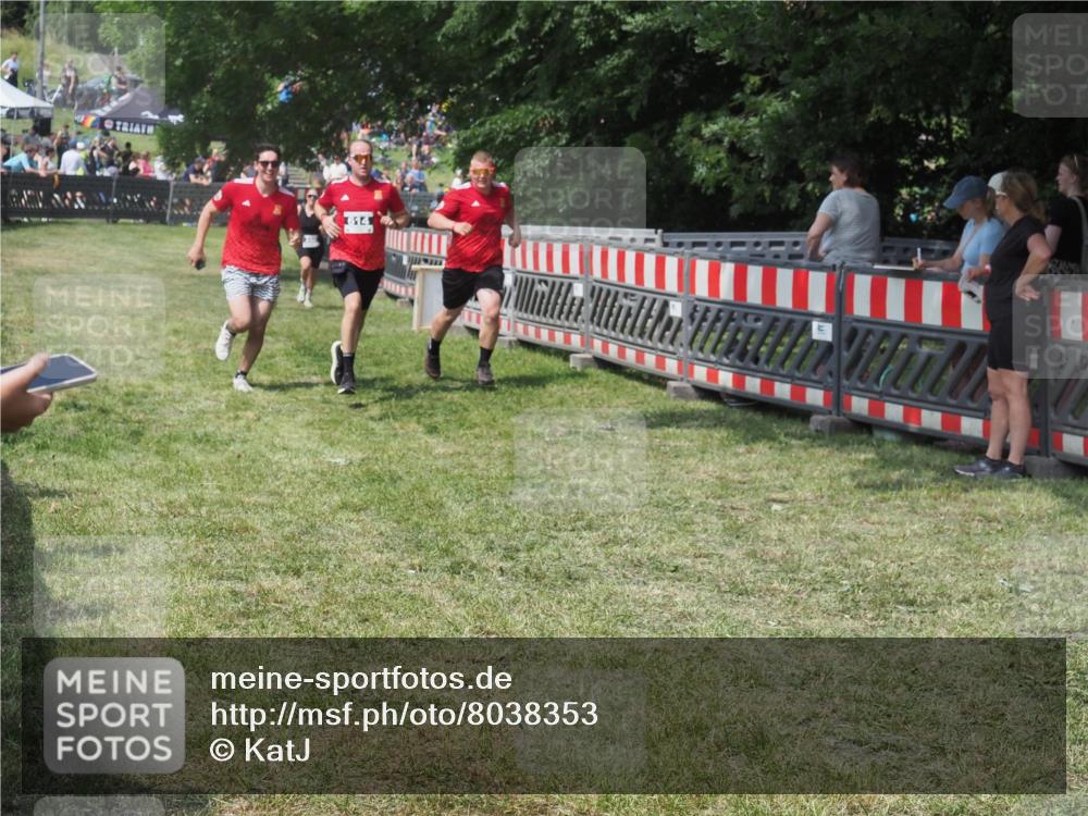 15.06.2025 - 27. Vierlanden-Triathlon KatJ http://msf.ph/oto/8038353 15.06.2025 11:32:36 Schwimmen  meine-sportfotos.de
