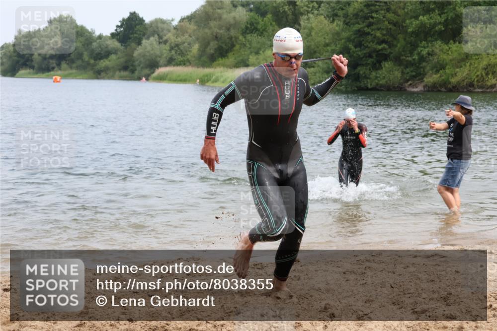 21.06.2025 - 27. Vierlanden-Triathlon Lena Gebhardt http://msf.ph/oto/8038355 15.06.2025 12:11:00 Schwimmen 1044, 1045, 1046, 1047, 1048 meine-sportfotos.de