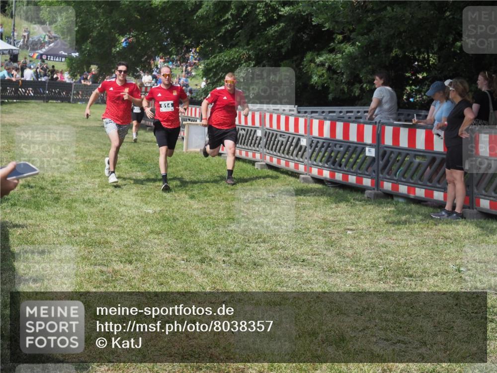 15.06.2025 - 27. Vierlanden-Triathlon KatJ http://msf.ph/oto/8038357 15.06.2025 11:32:37 Schwimmen  meine-sportfotos.de