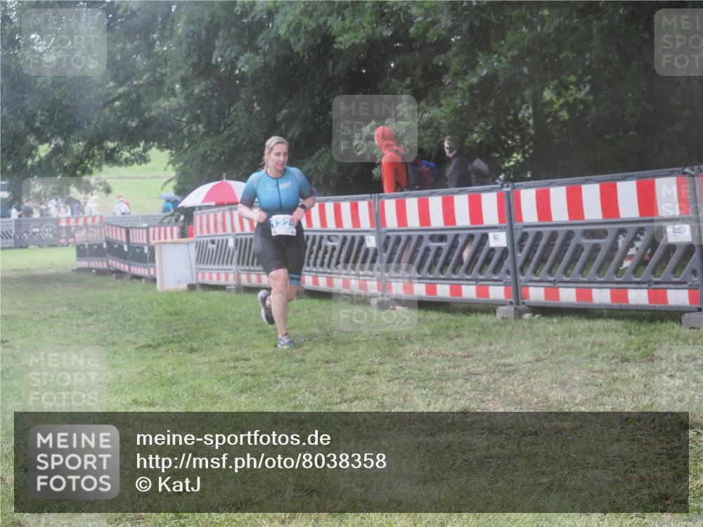 21.06.2025 - 27. Vierlanden-Triathlon KatJ http://msf.ph/oto/8038358 15.06.2025 14:20:35 Ziel 1225 meine-sportfotos.de