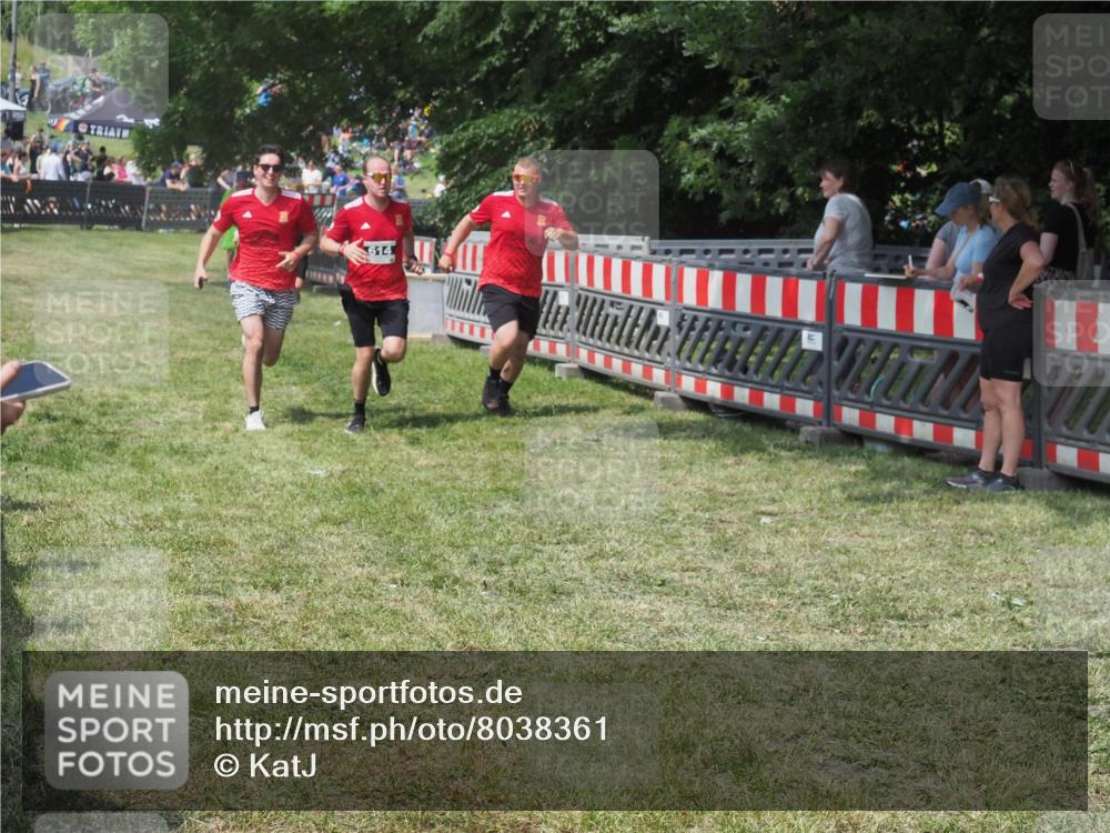 15.06.2025 - 27. Vierlanden-Triathlon KatJ http://msf.ph/oto/8038361 15.06.2025 11:32:37 Schwimmen  meine-sportfotos.de