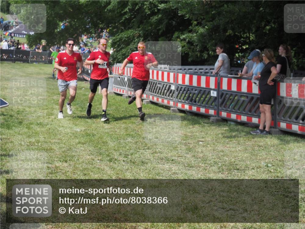 15.06.2025 - 27. Vierlanden-Triathlon KatJ http://msf.ph/oto/8038366 15.06.2025 11:32:37 Schwimmen  meine-sportfotos.de